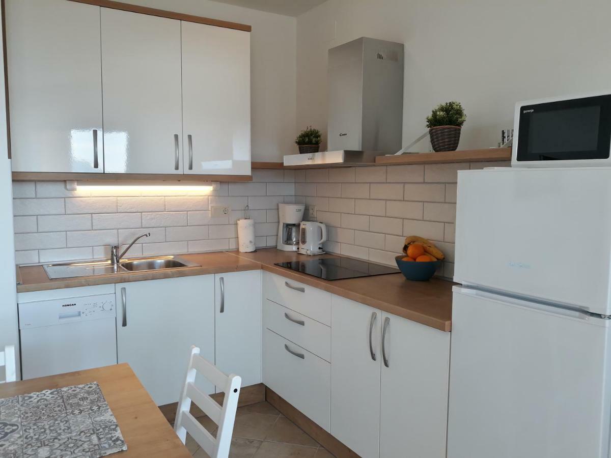 Haus Mit Meerblick Lopar