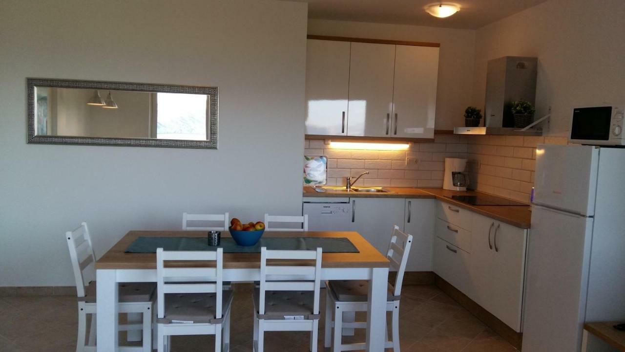 Haus Mit Meerblick Lopar